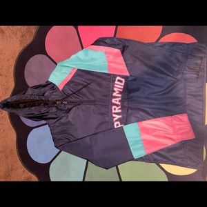 Black Pyramid Hooded Jacket sz L